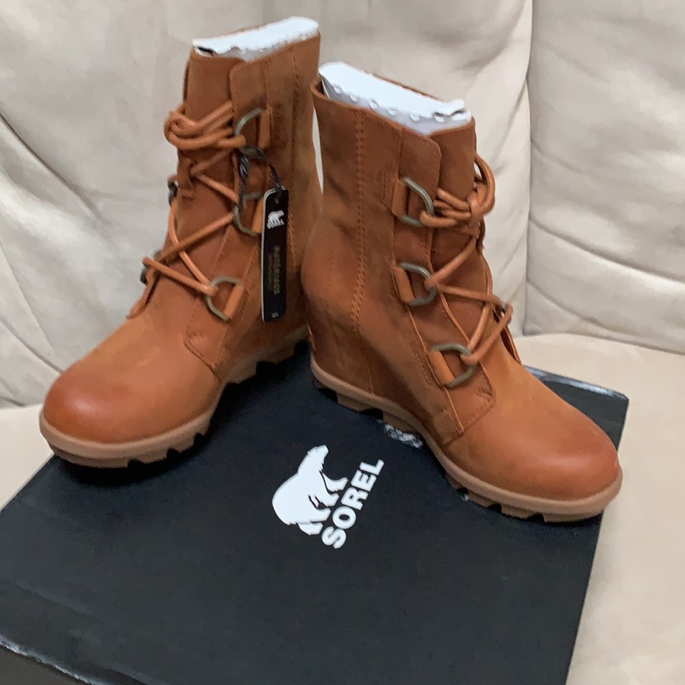 BRAND NEW, NEVER WORN, JOAN OF ARCTIC WEDGE II, SZ 5, COLOR-ICED TEA/THE GLACÉ. - Picture 4 of 6